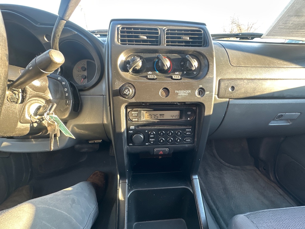 2003 Nissan Frontier XE photo