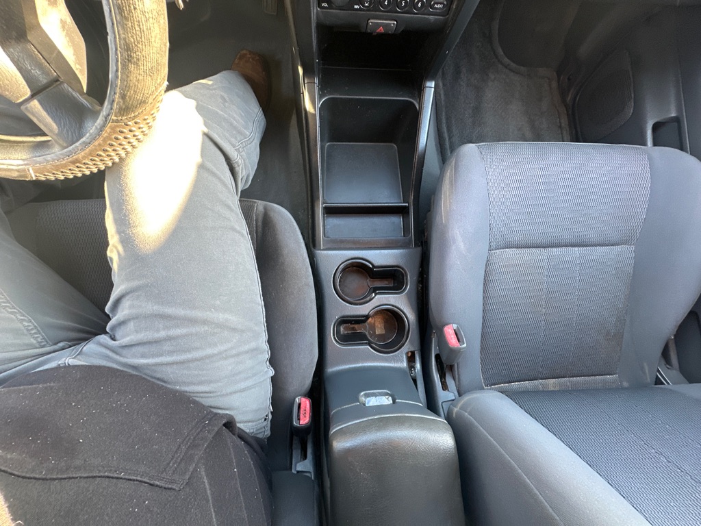 2003 Nissan Frontier XE photo