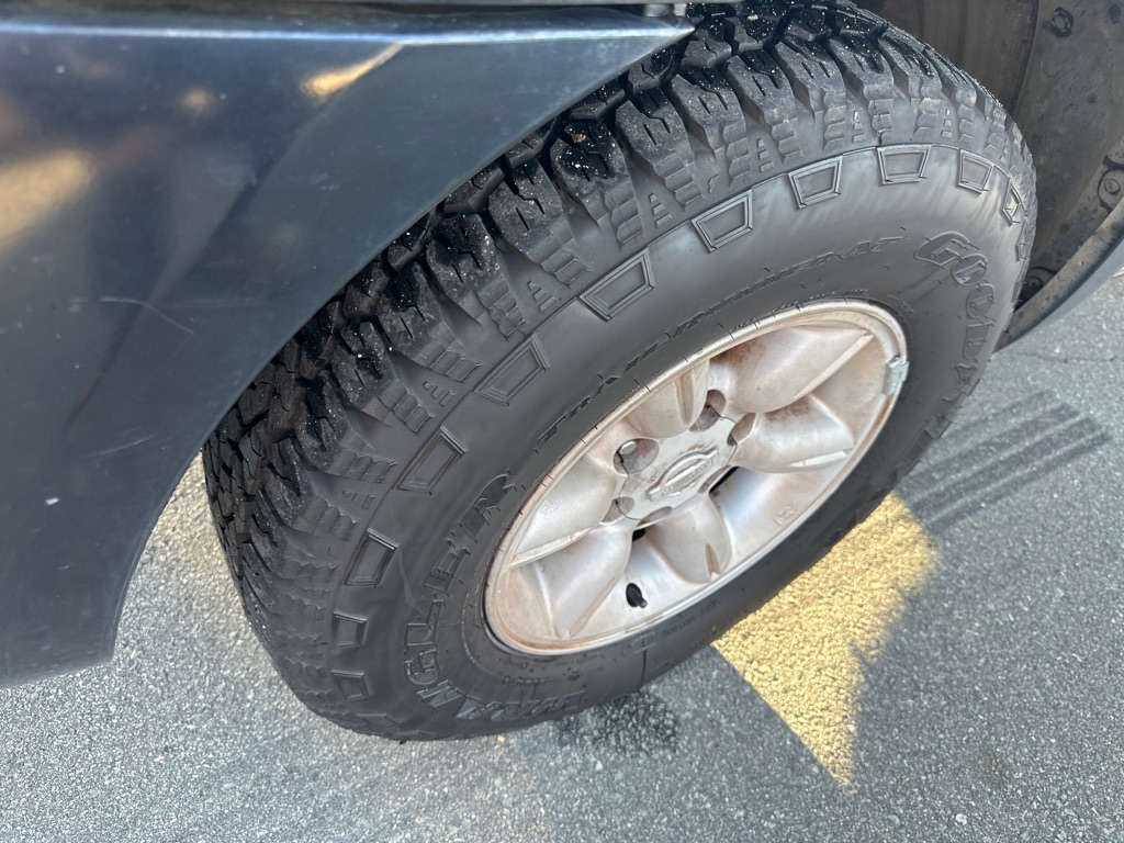 2003 Nissan Frontier XE photo
