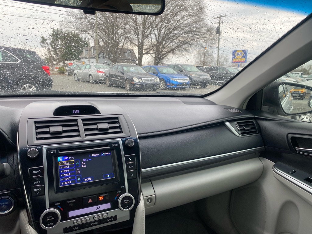 2014 Toyota Camry Hybrid LE photo