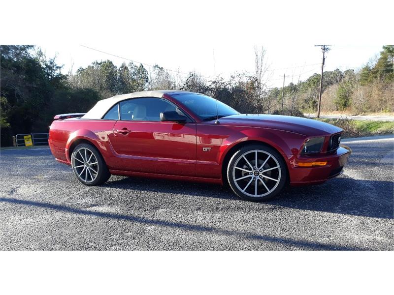 The 2006 Ford Mustang GT Deluxe