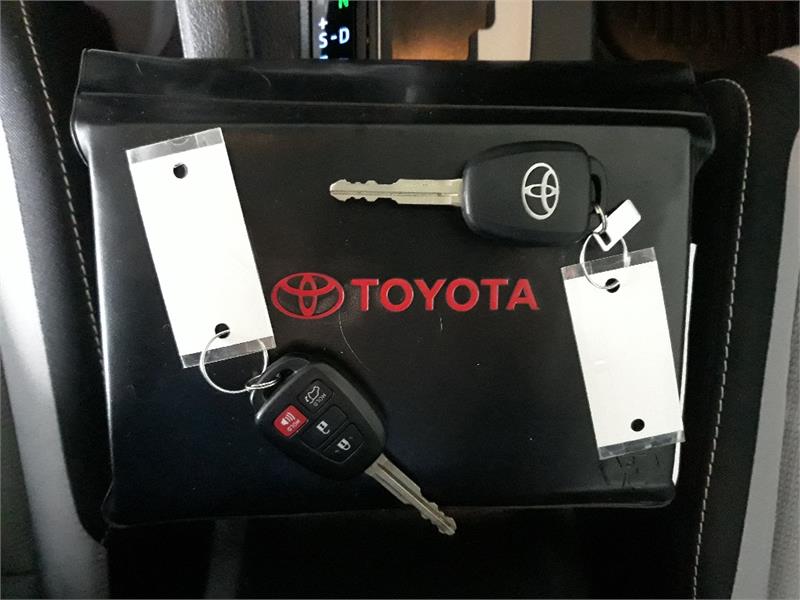 2017 Toyota RAV4 XLE  photo