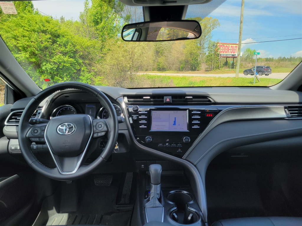 2019 Toyota Camry SE  photo