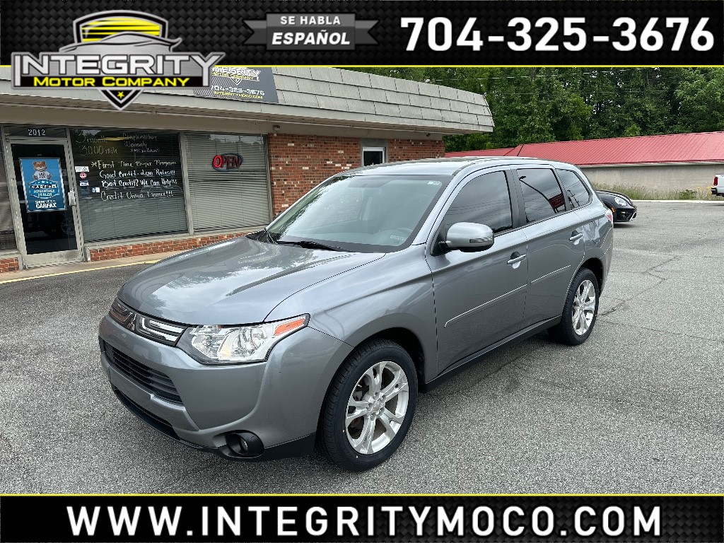 2014 Mitsubishi Outlander SE photo