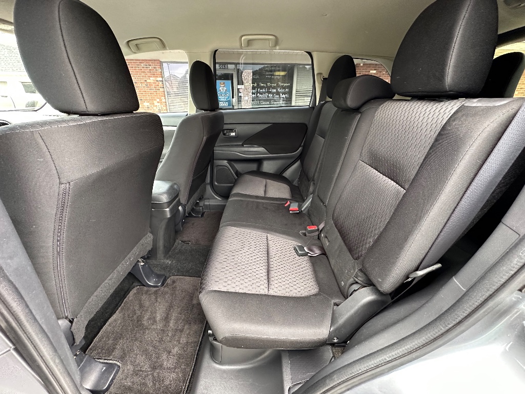 2014 Mitsubishi Outlander SE photo