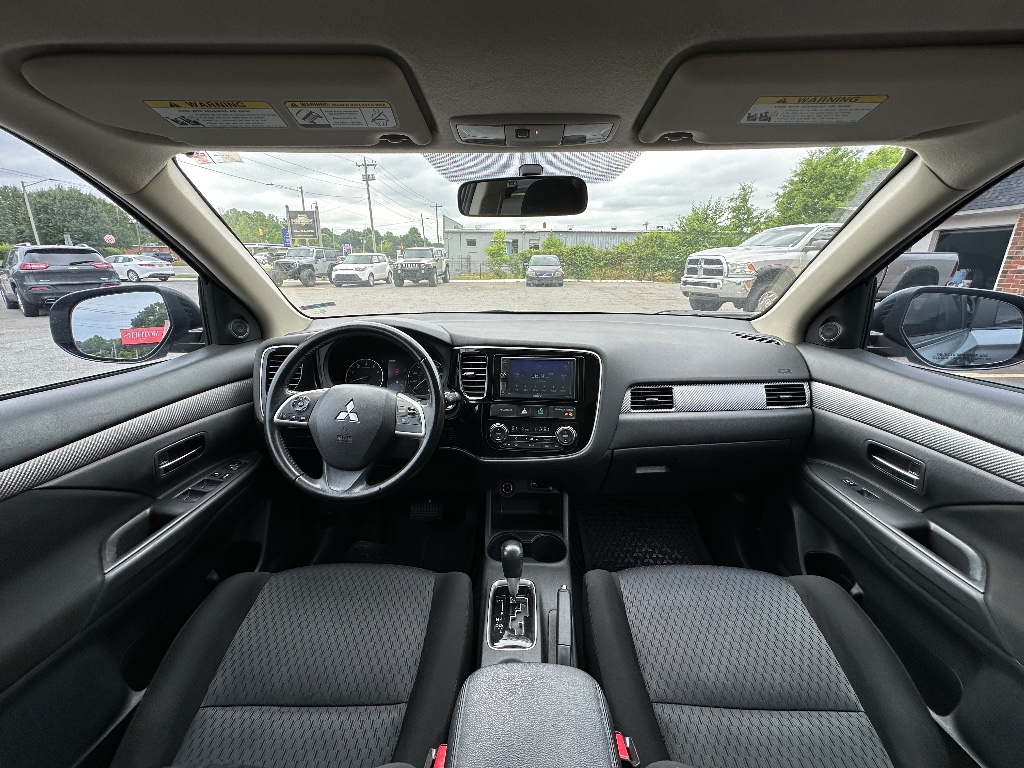 2014 Mitsubishi Outlander SE photo