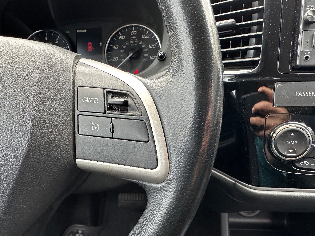 2014 Mitsubishi Outlander SE photo