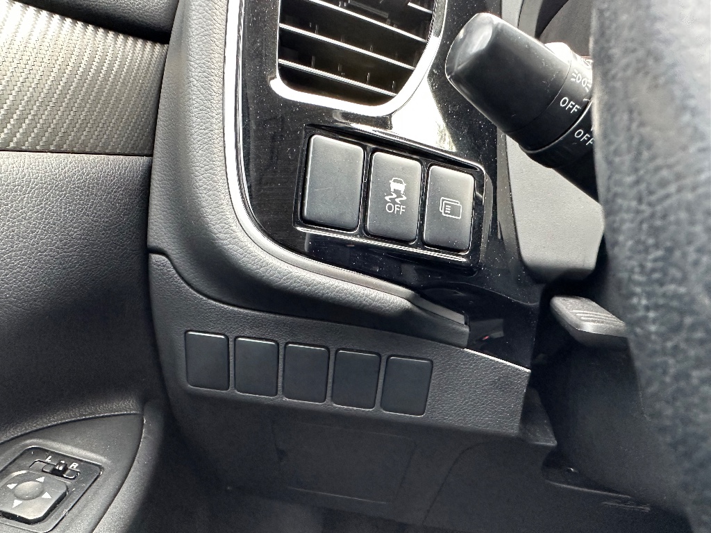 2014 Mitsubishi Outlander SE photo