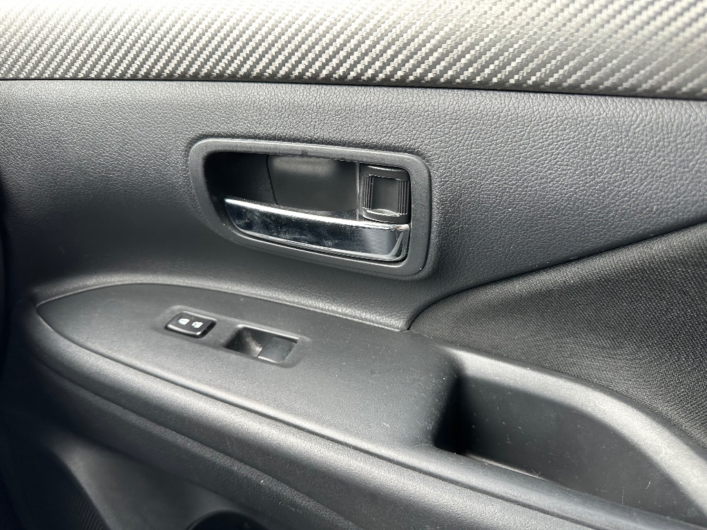 2014 Mitsubishi Outlander SE photo