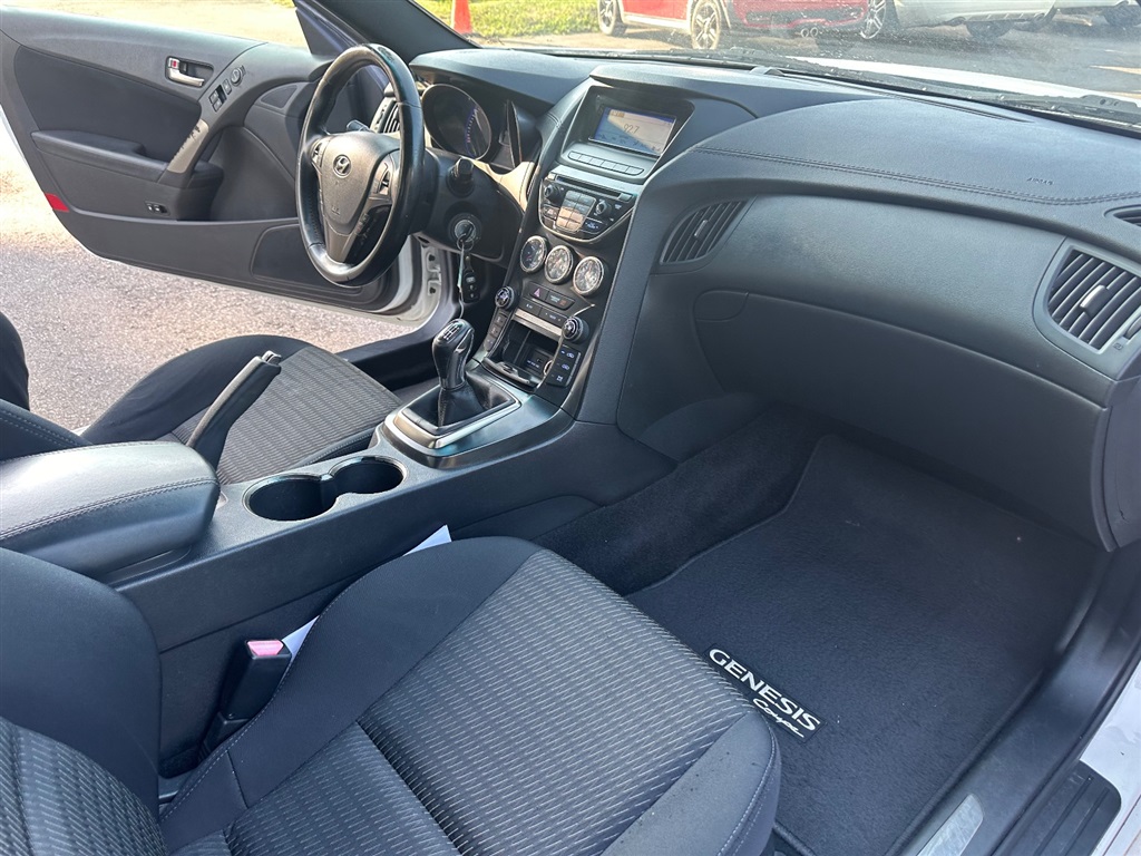 2013 Hyundai Genesis Coupe 2.0T photo