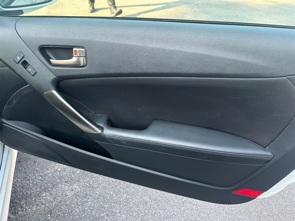 2013 Hyundai Genesis Coupe 2.0T photo