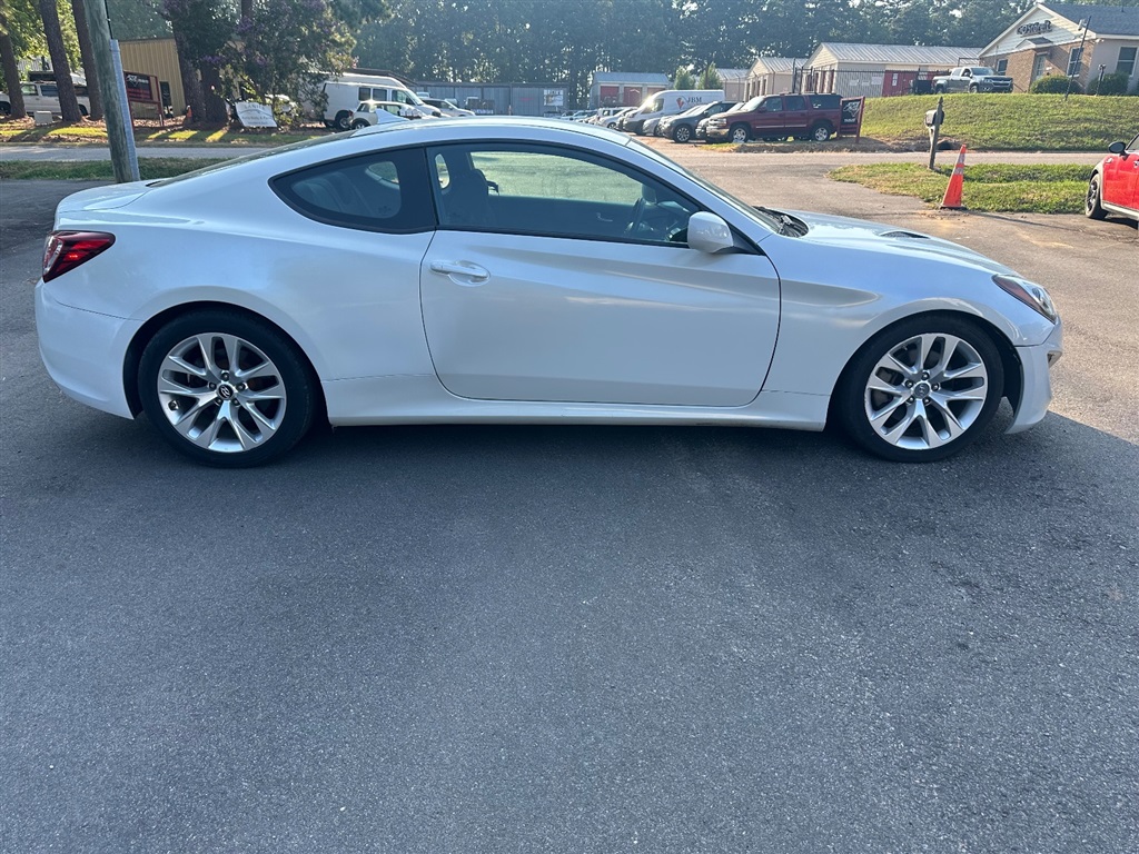 2013 Hyundai Genesis Coupe 2.0T photo