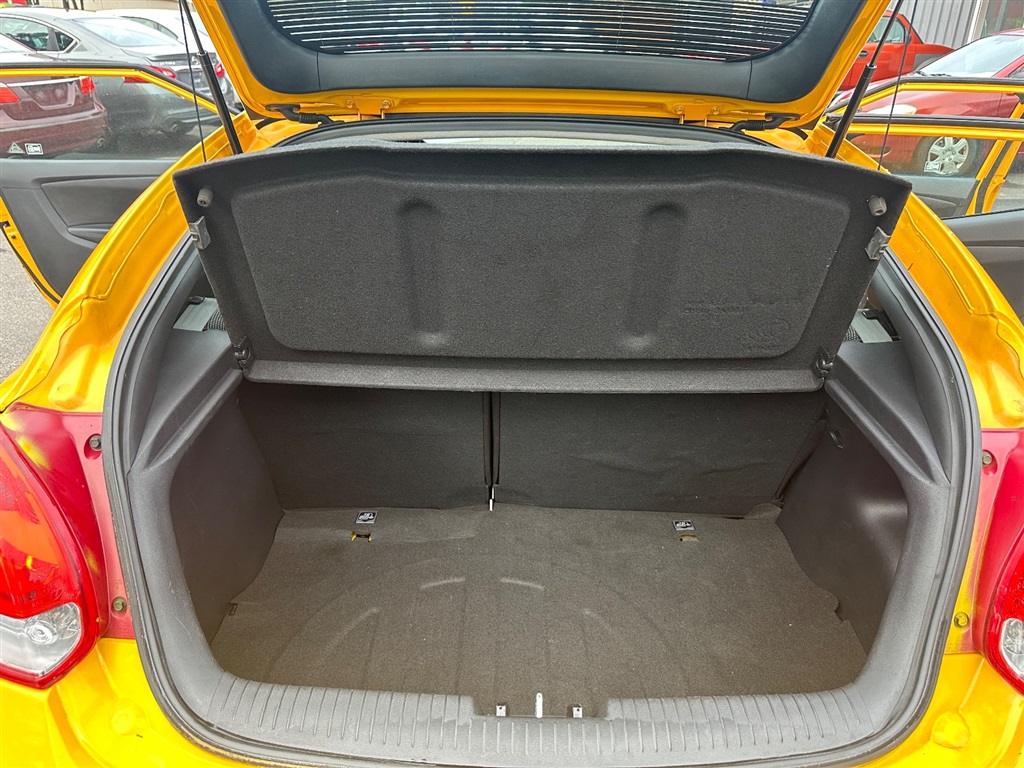 2012 Hyundai Veloster photo