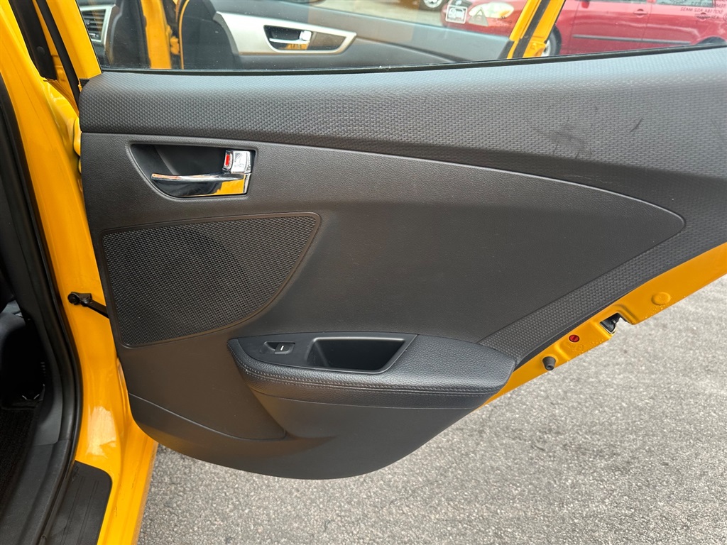 2012 Hyundai Veloster photo