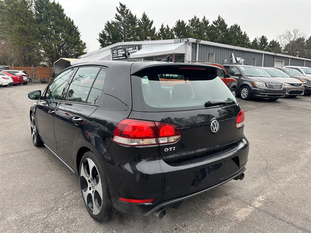 2011 Volkswagen GTI photo