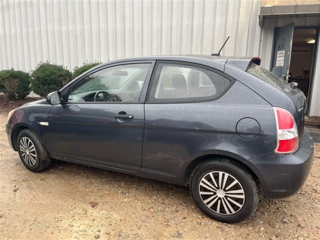 2010 Hyundai Accent GS photo