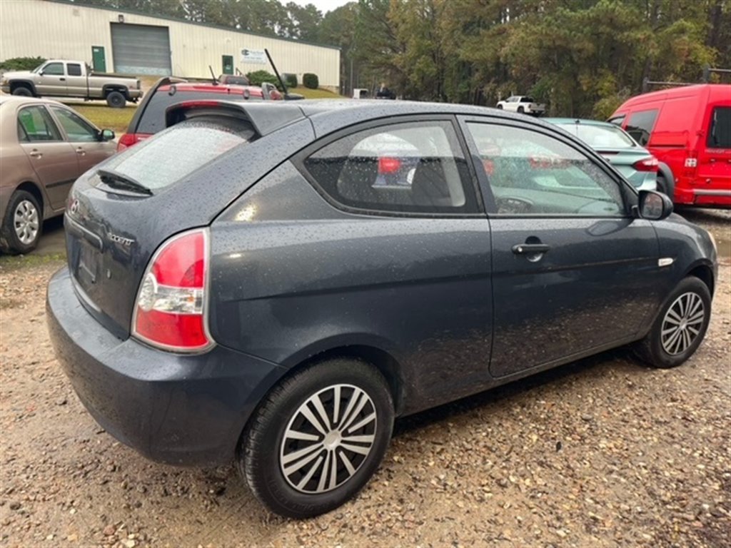 2010 Hyundai Accent GS photo