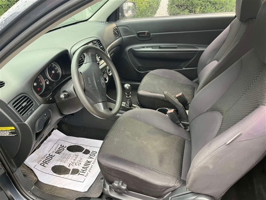 2010 Hyundai Accent GS photo