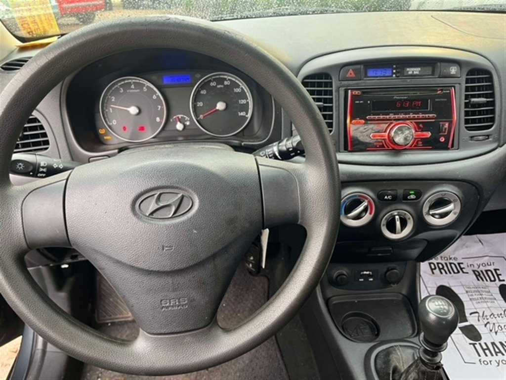 2010 Hyundai Accent GS photo