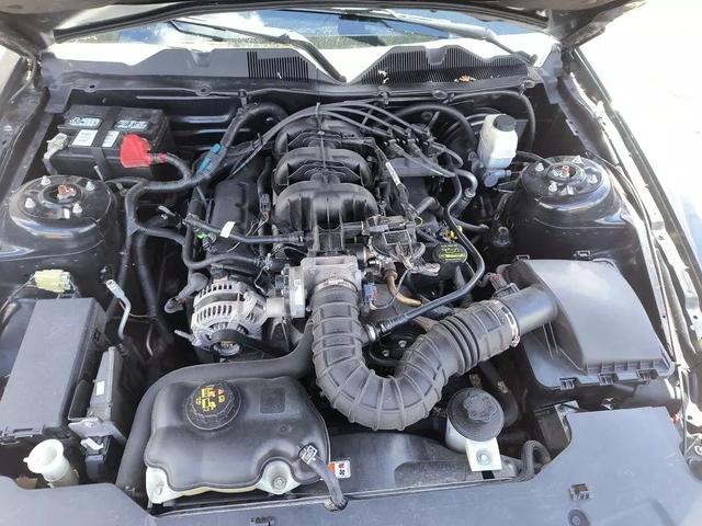 2010 Ford Mustang V6 photo