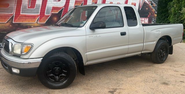 2002 Toyota Tacoma XtraCab RWD Pickup Truck Rear-Wheel Drive 5-Speed Manual