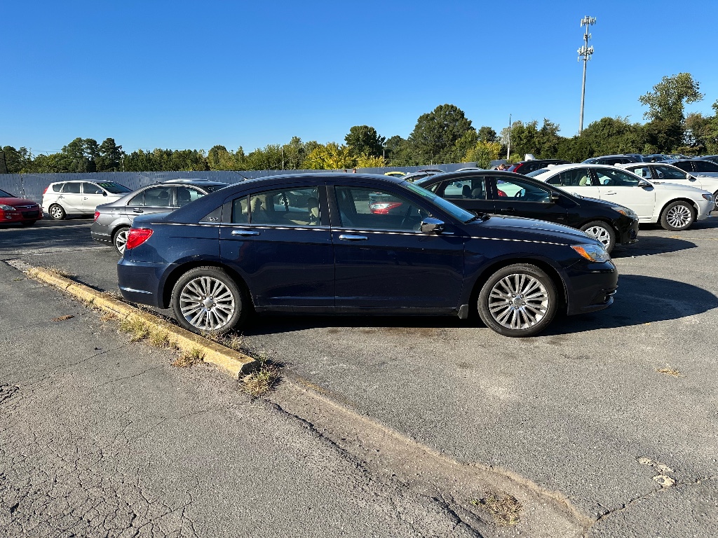 2013 Chrysler 200 Limited photo