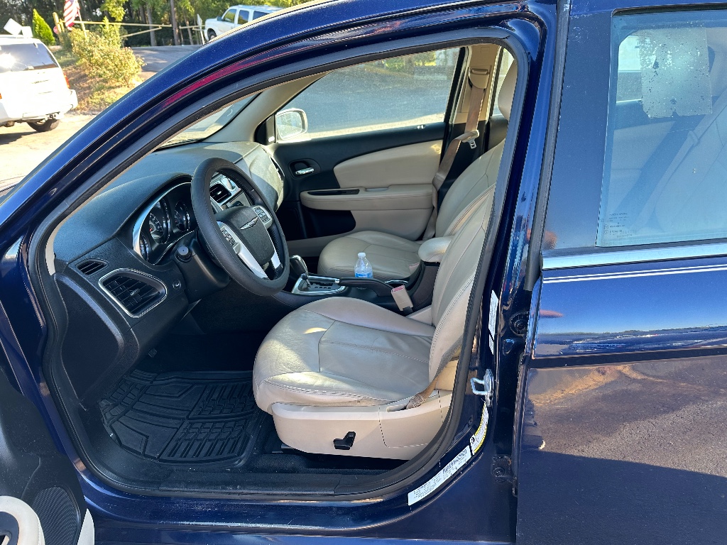 2013 Chrysler 200 Limited photo