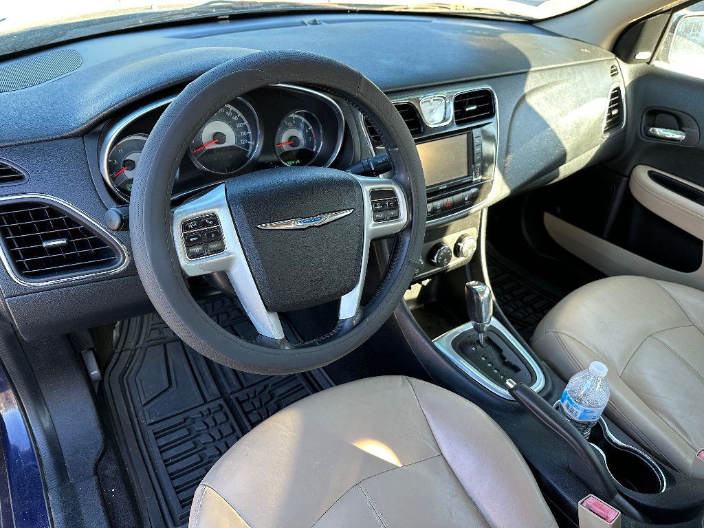 2013 Chrysler 200 Limited photo
