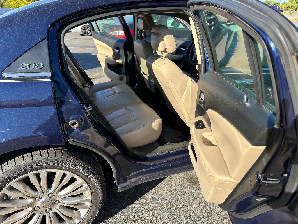 2013 Chrysler 200 Limited photo