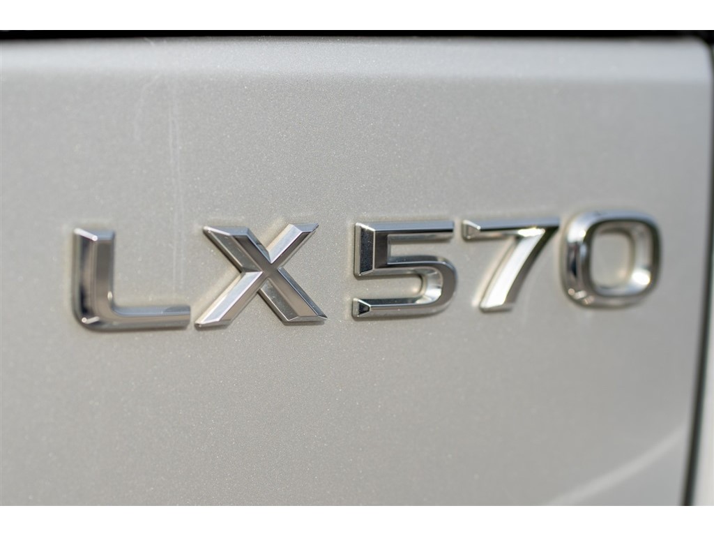 2014 Lexus LX 570 photo