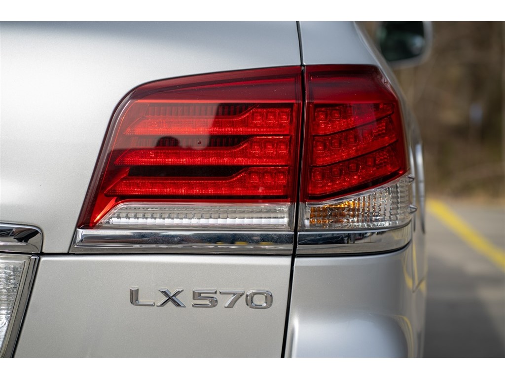 2014 Lexus LX 570 photo