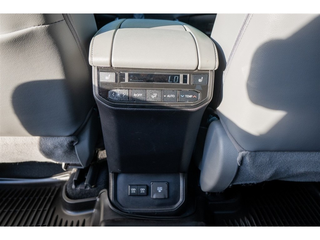 2021 Toyota Highlander Platinum AWD V6  photo