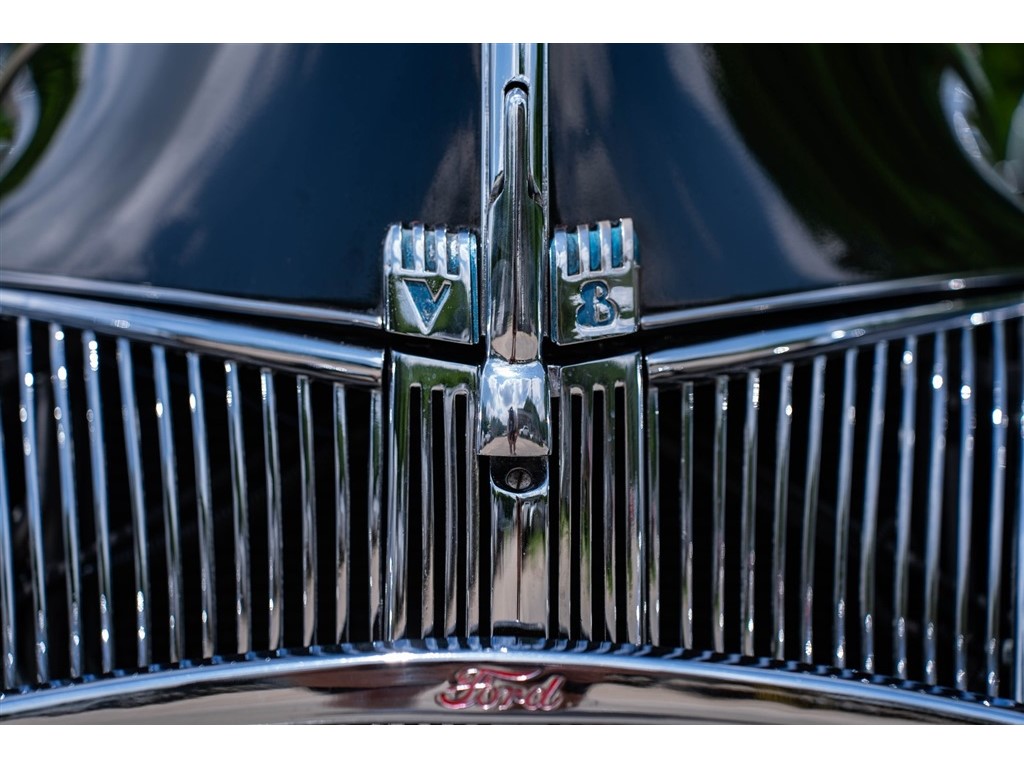 1940 Toyota Corolla L photo