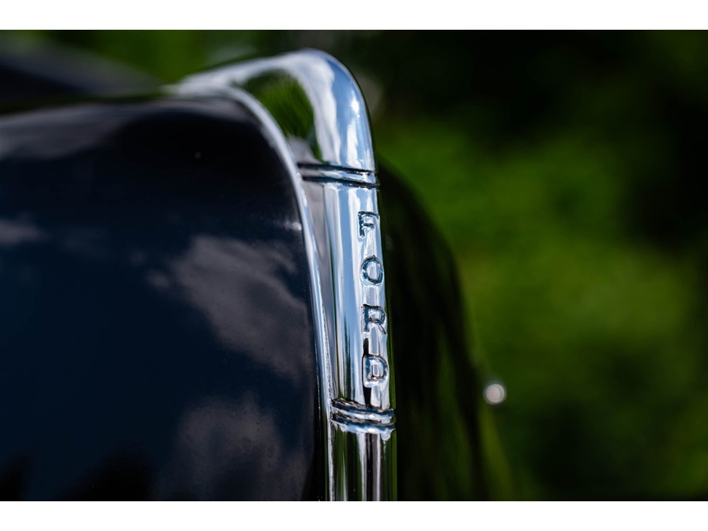 1940 Toyota Corolla L photo