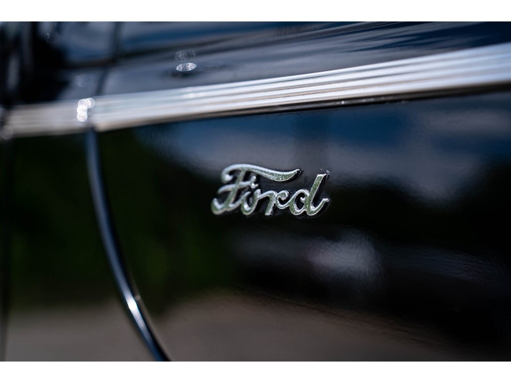 1940 Toyota Corolla L photo