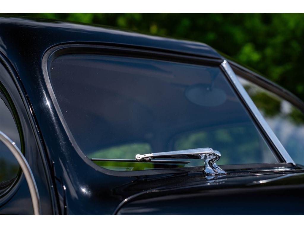 1940 Toyota Corolla L photo