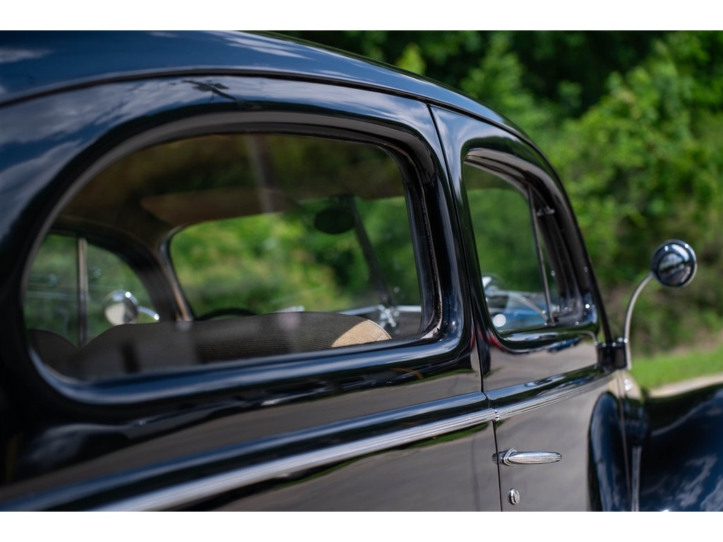 1940 Toyota Corolla L photo