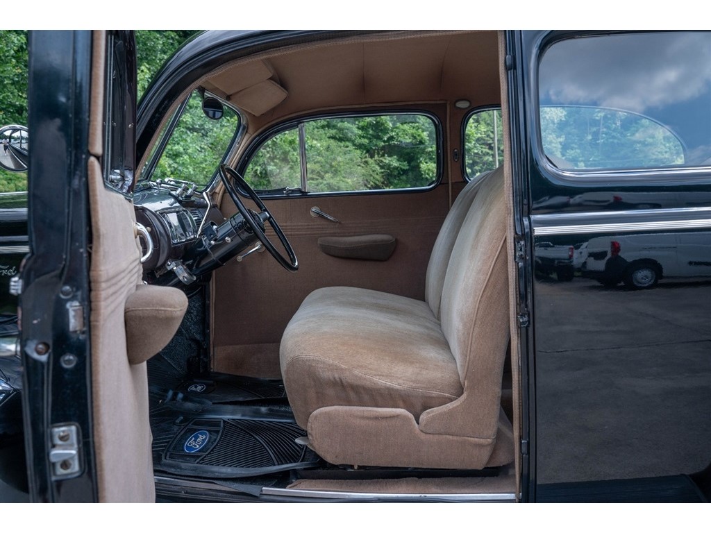 1940 Toyota Corolla L photo