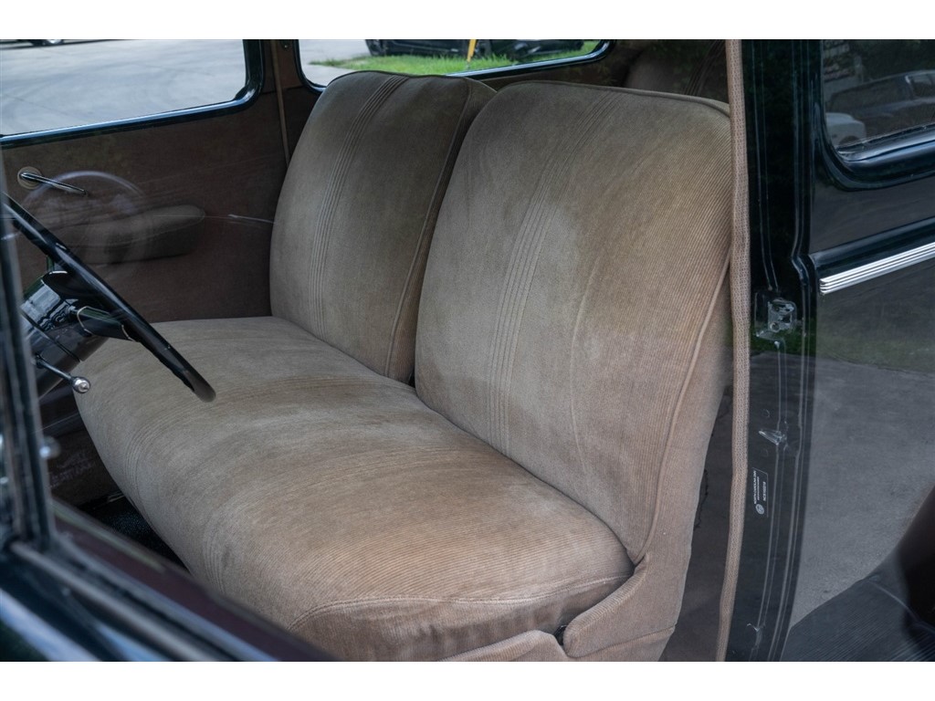 1940 Toyota Corolla L photo