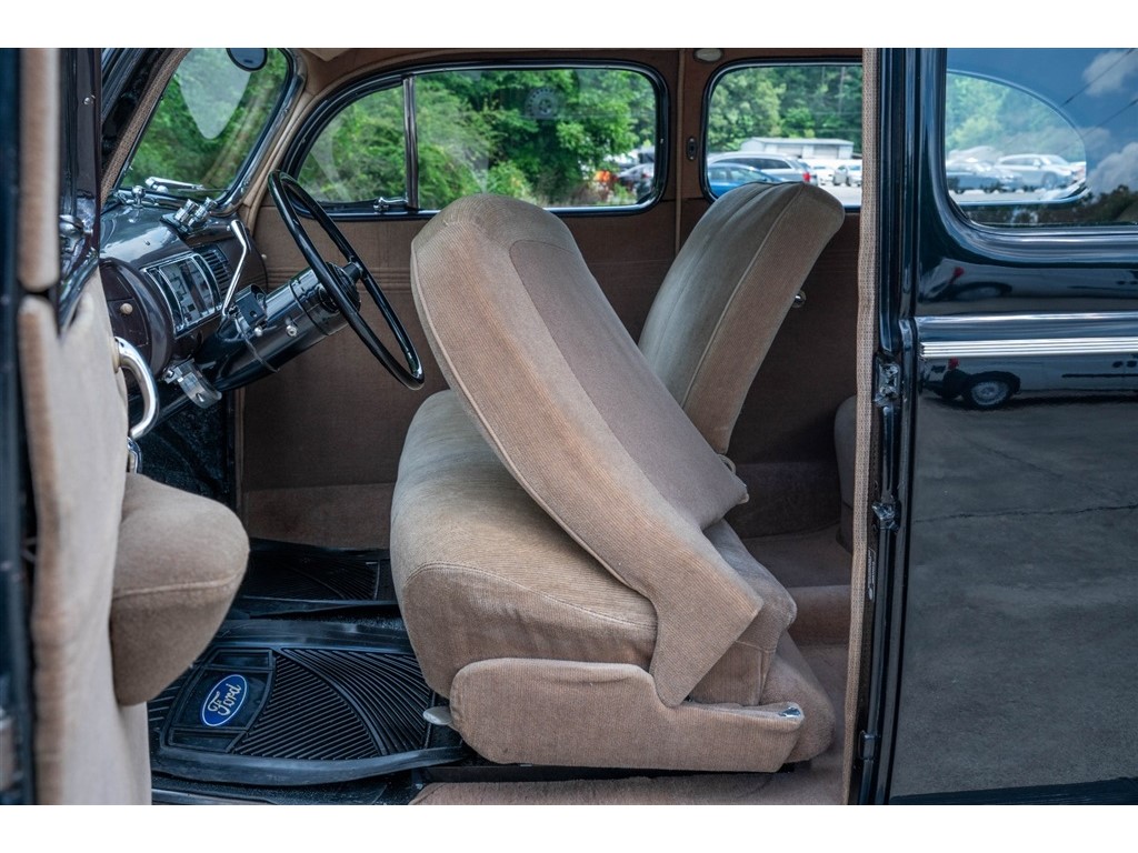1940 Toyota Corolla L photo