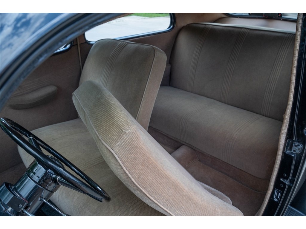 1940 Toyota Corolla L photo
