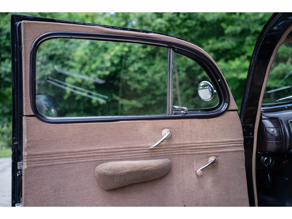 1940 Toyota Corolla L photo