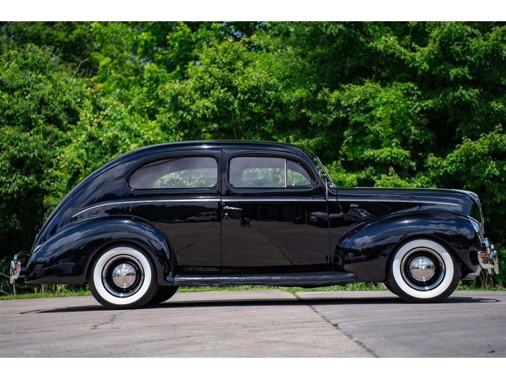 1940 Toyota Corolla L photo