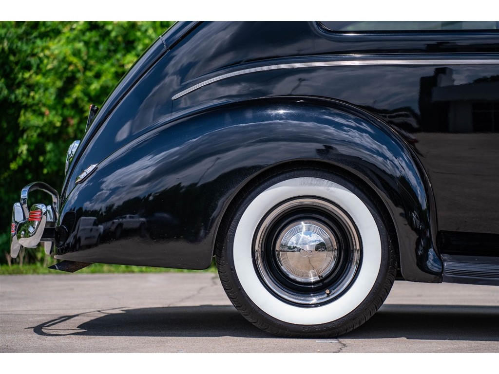 1940 Toyota Corolla L photo