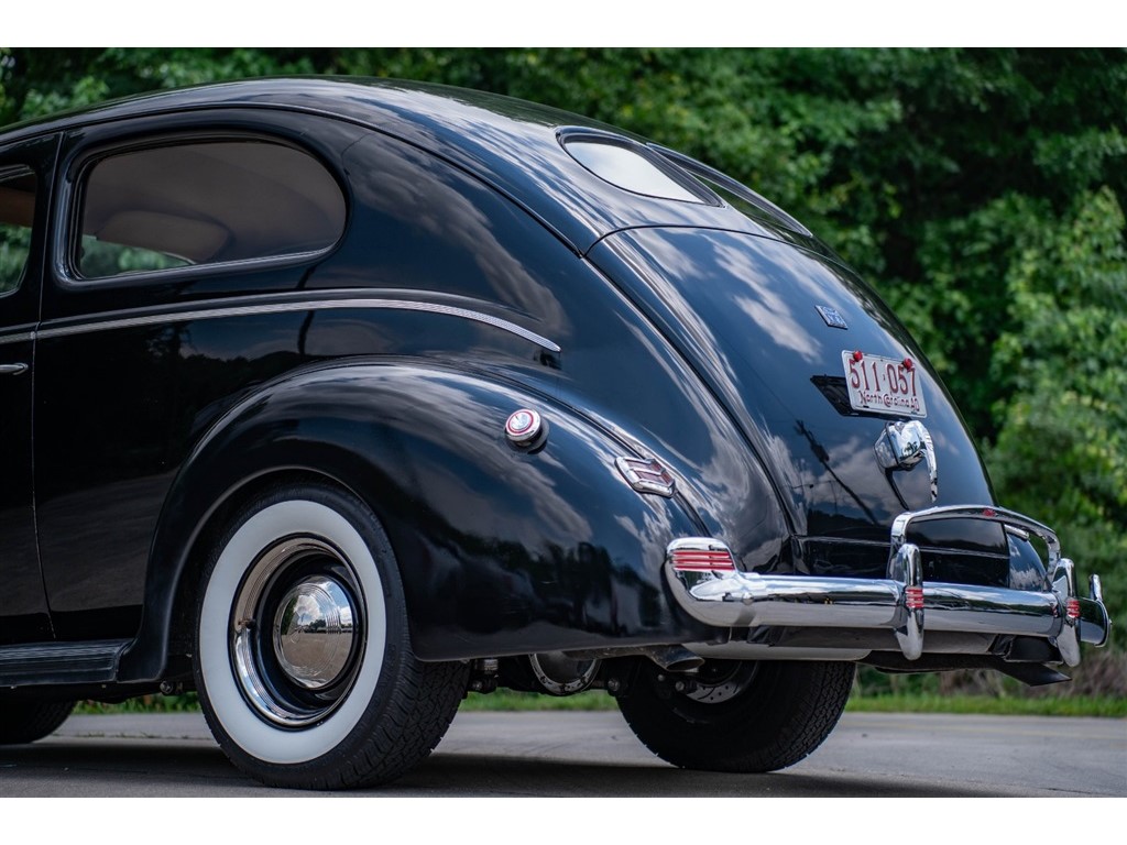 1940 Toyota Corolla L photo