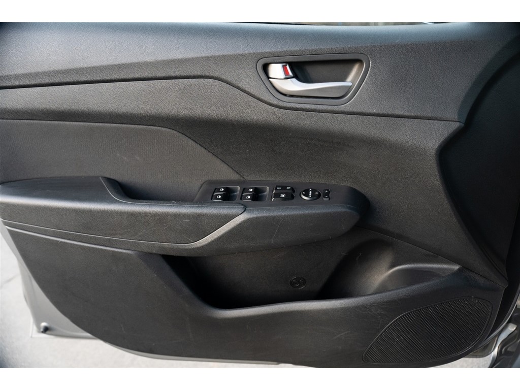 2021 Hyundai Accent SE  photo