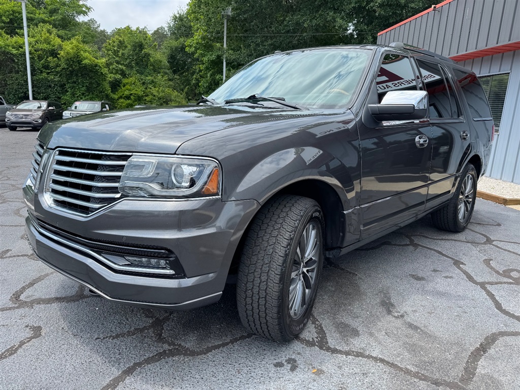 2017 Lincoln Navigator Select photo 2