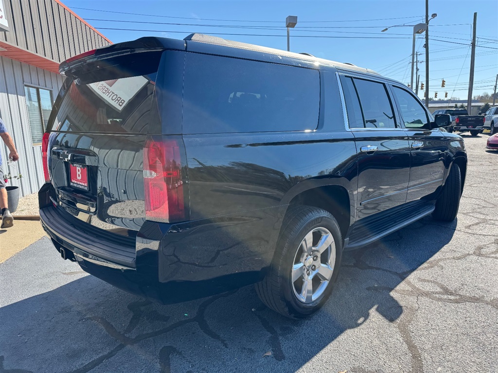 2017 Chevrolet Suburban LS photo 3