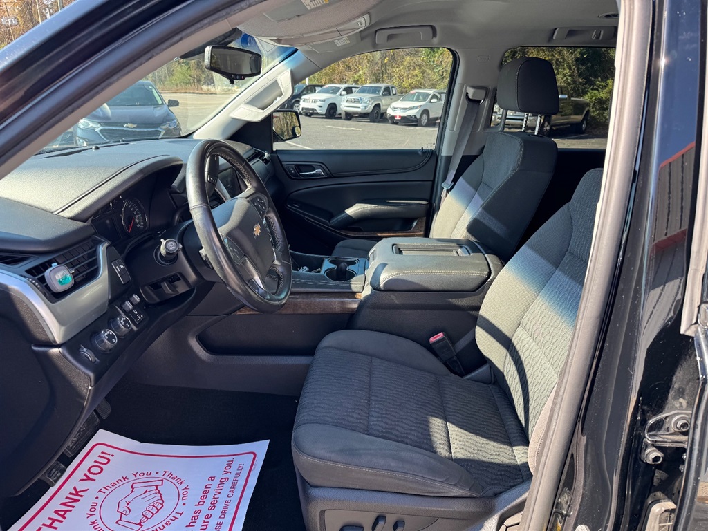 2017 Chevrolet Suburban LS photo 4