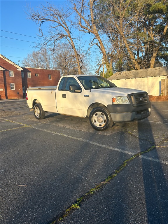 2005 Ford F-150 XL photo